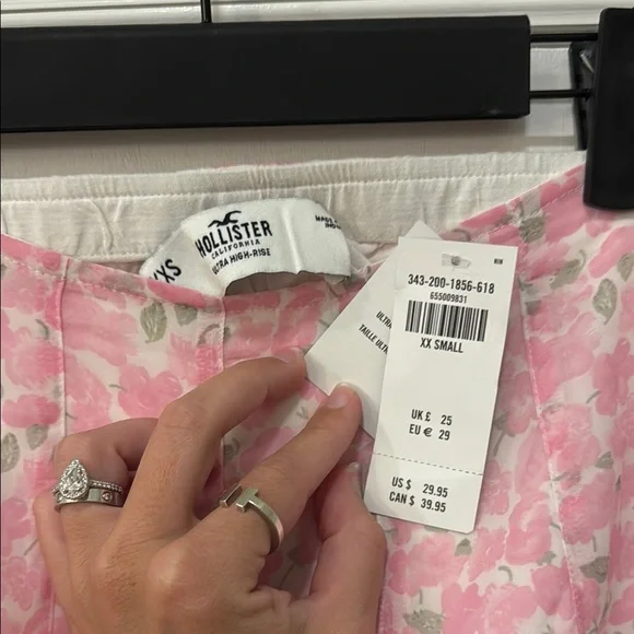 NWT Hollister: Ultra High-Rise Seamed Skort in Pink Floral - Picture 4 of 6